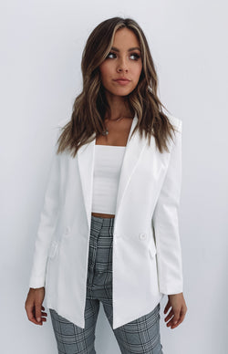 https://files.beginningboutique.com.au/Teenage+Dream+Blazer+White.mp4